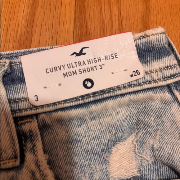 Hollister 3 / 26 Jean Shorts Curvy Ultra High Rise Mom Short 3" Button Fly NWT - Picture 3 of 5
